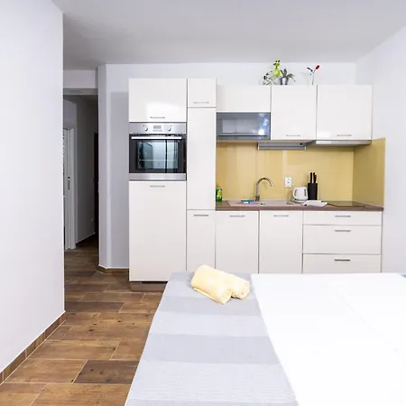 Apartment Serzane Zastrazisce