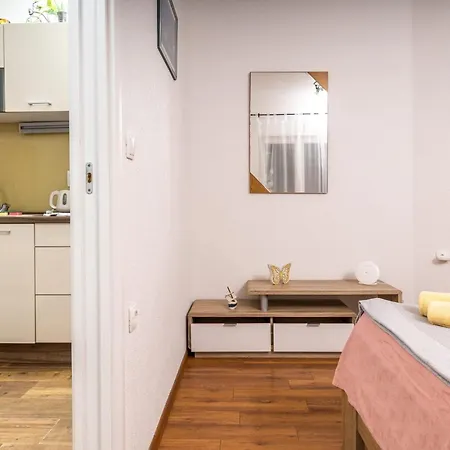 Serzane Apartment Zastrazisce