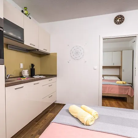 Serzane Apartment Zastrazisce