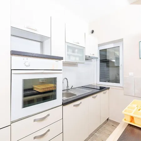 Apartment Serzane Zastrazisce