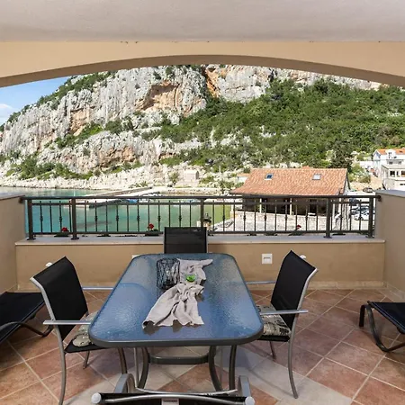 Apartment Serzane Zastrazisce