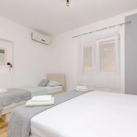 Serzane Apartment Zastrazisce