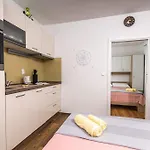 Serzane Apartman Zastražišće