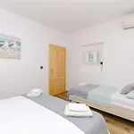 Serzane Appartamento Zastražišće
