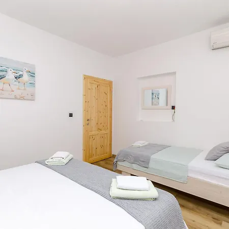 Serzane Apartmán Zastražišće